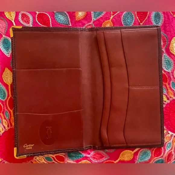 Beautiful Cartier Bordeaux burgundy leather wallet with gold hardware. EUC 7x4” - Picture 8 of 11